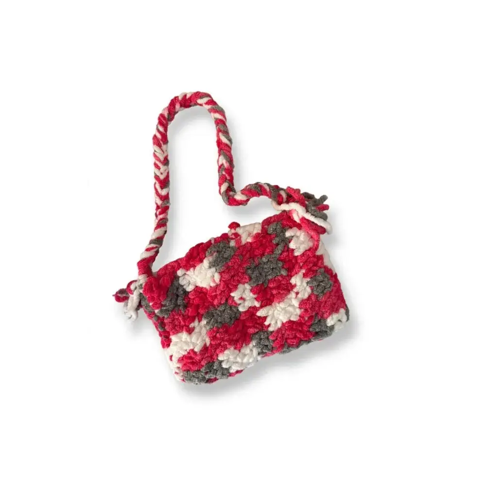 Mini borsa all’uncinetto rossa, bianca e grigia